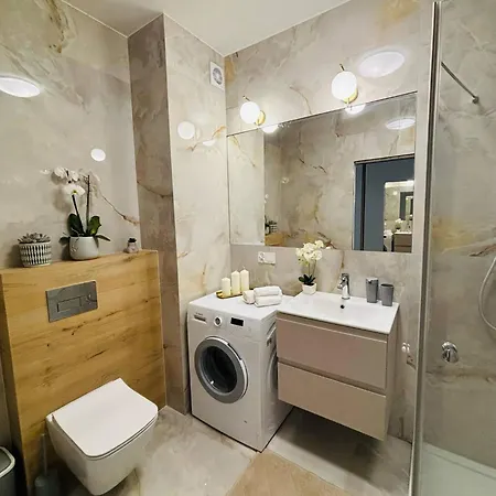 Lotus Impero Oddzielna Kuchnia 2 Garaz 오스트로웽카